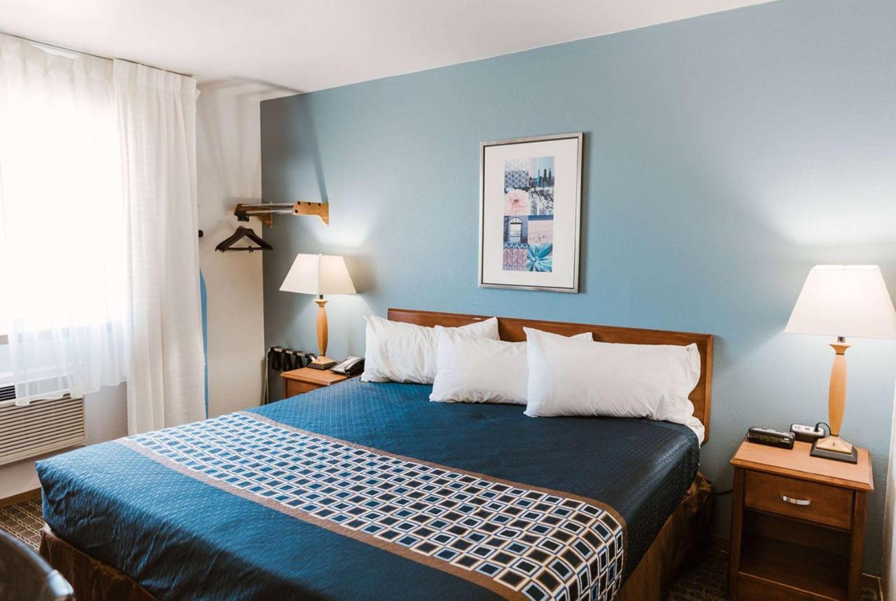 Travelodge By Wyndham Worland Exteriér fotografie